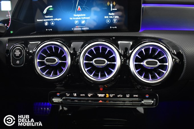 MERCEDES-BENZ A 180 d Automatic Premium